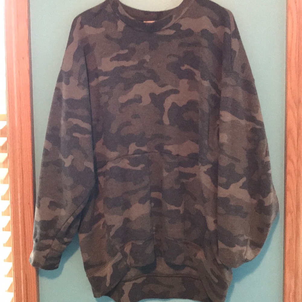 Express camo sweatshirt with pockets